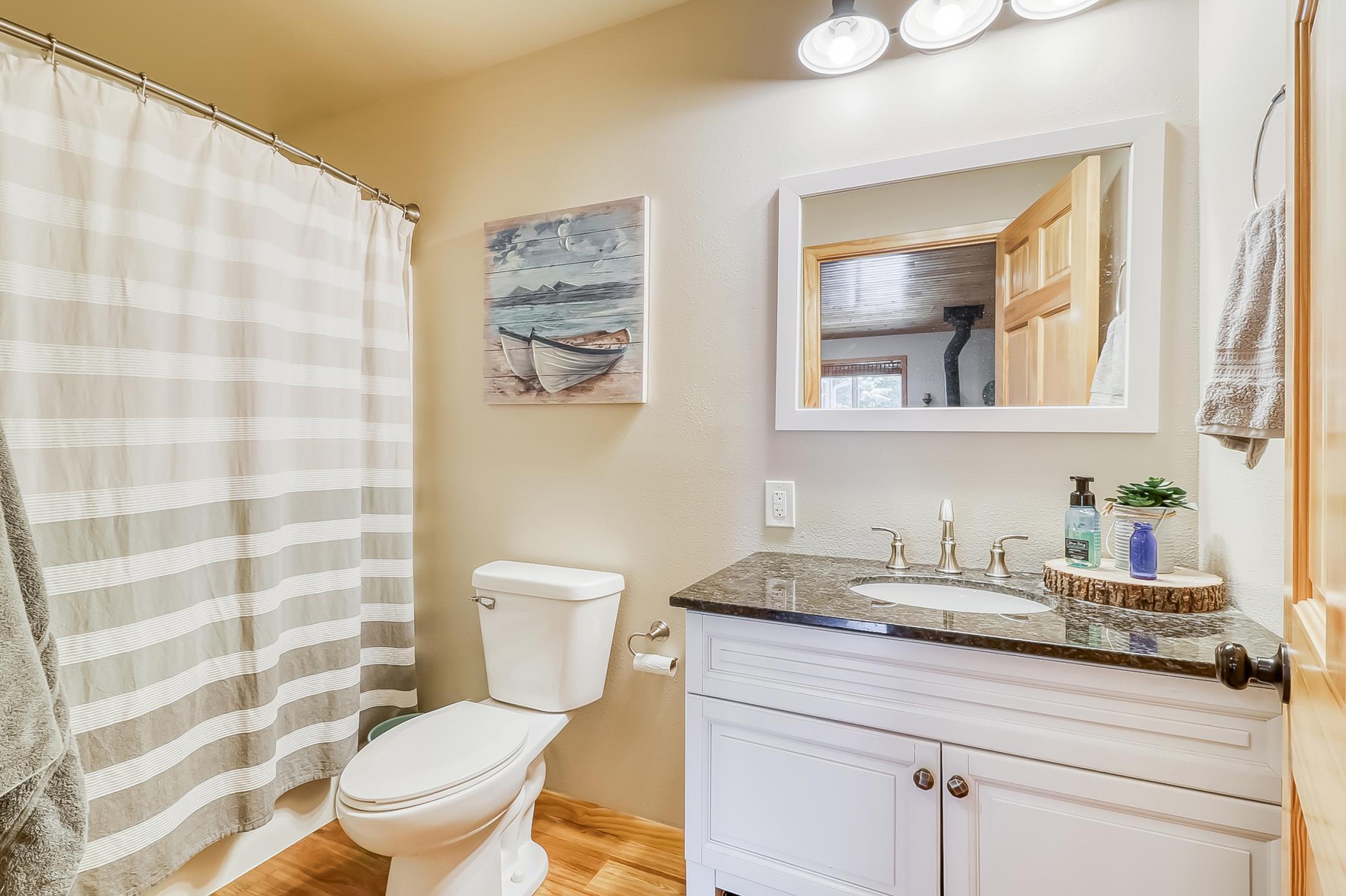 Bathroom1_1.jpg