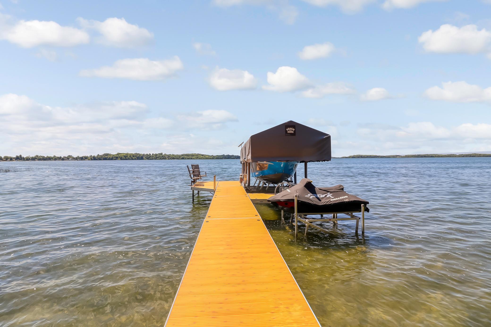 Exterior_Lake1_1.jpg
