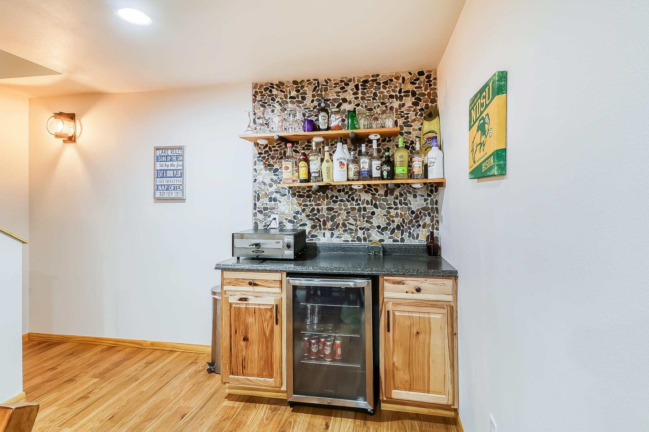 Basement Bar1_1.jpg