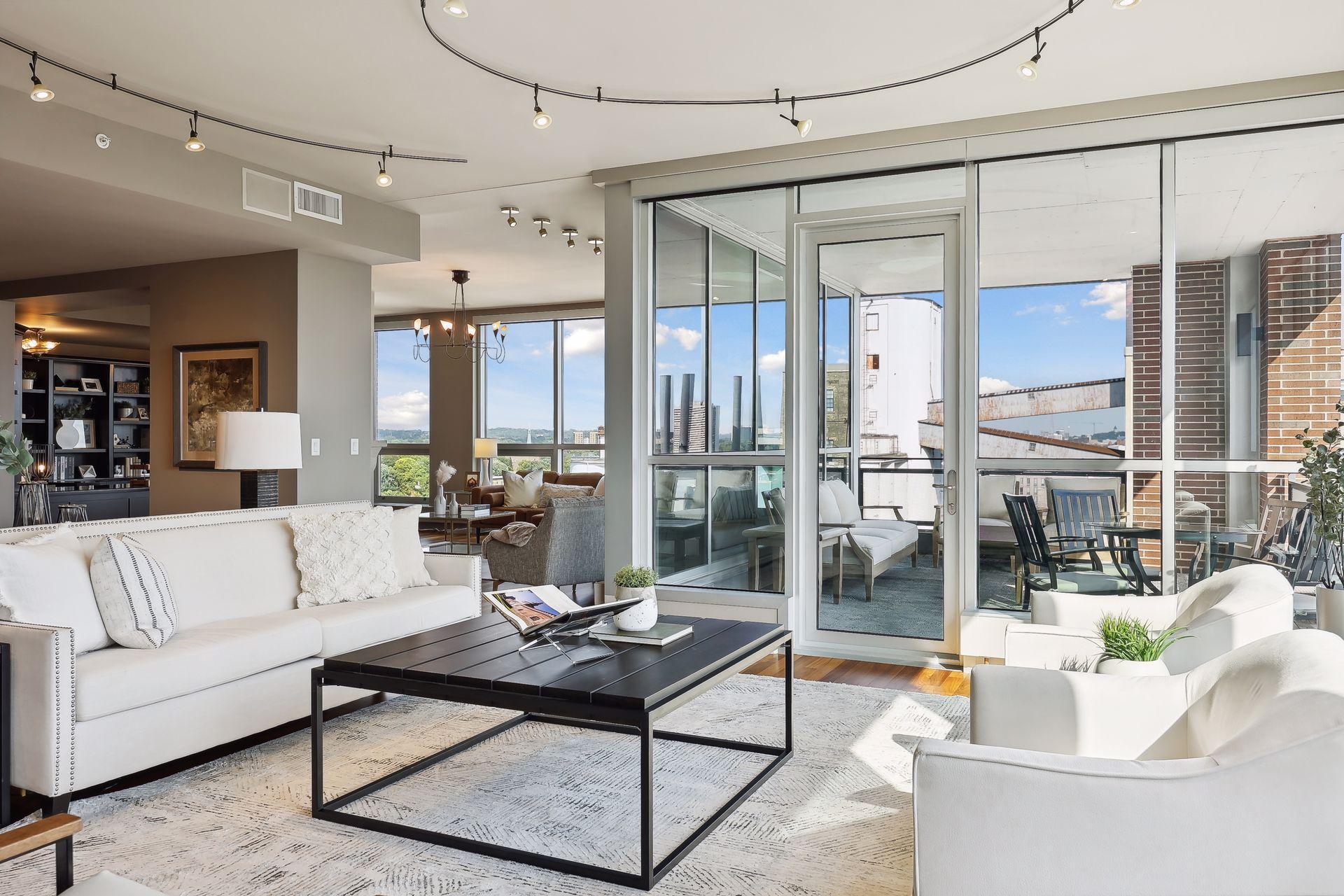 Take note of the dramatic lighting in all these areas, art lovers surely will enjoy all the options of highlighting their special pieces.