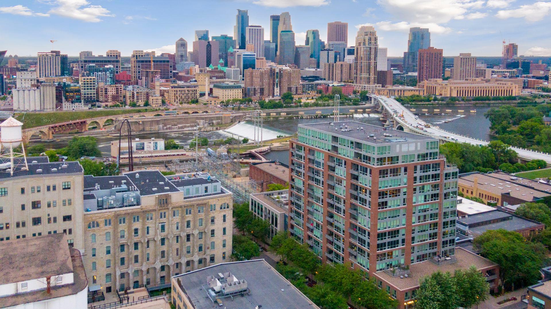 The Phoenix on the river facing the Mississippi