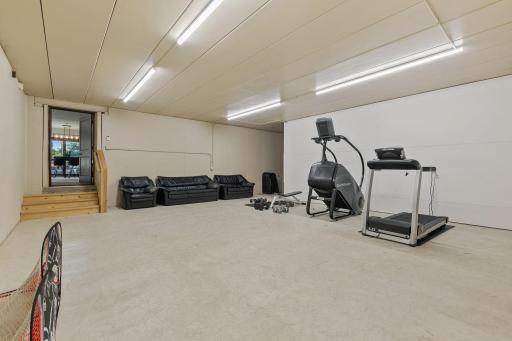 Future sport court, golf simulator, hobby or exercise room!!