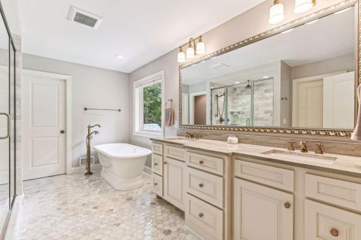 4815 Suburban Drive, Shorewood, MN 55331