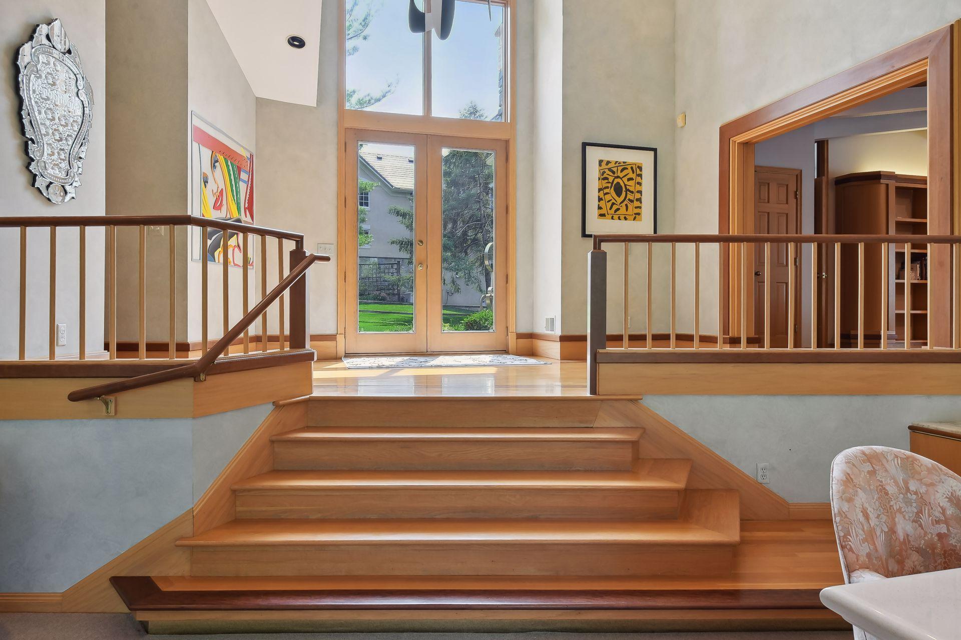 Walk in to this light-filled entry way with vaulted ceilings.