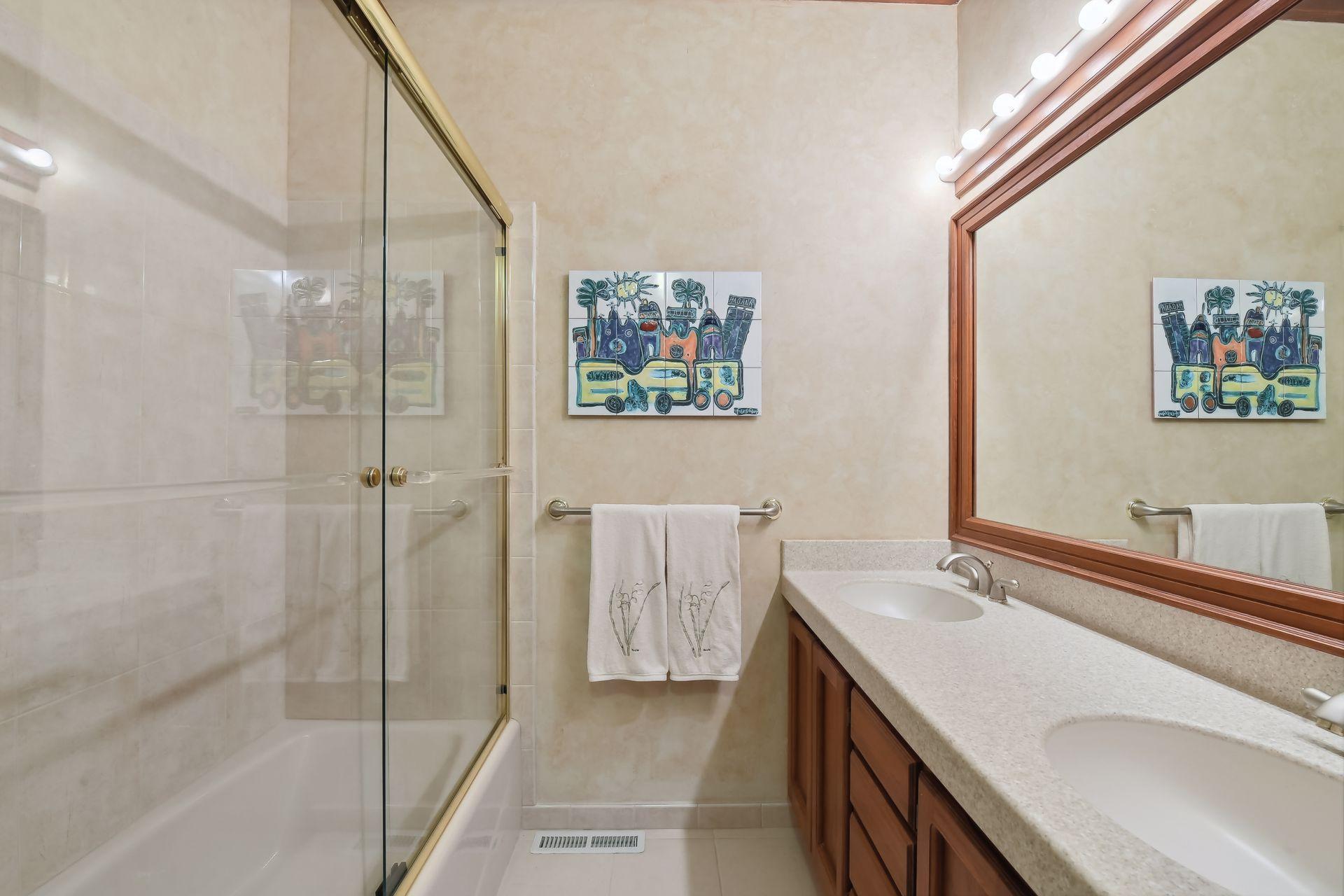 Guest bath adjacent to 2nd bedroom.