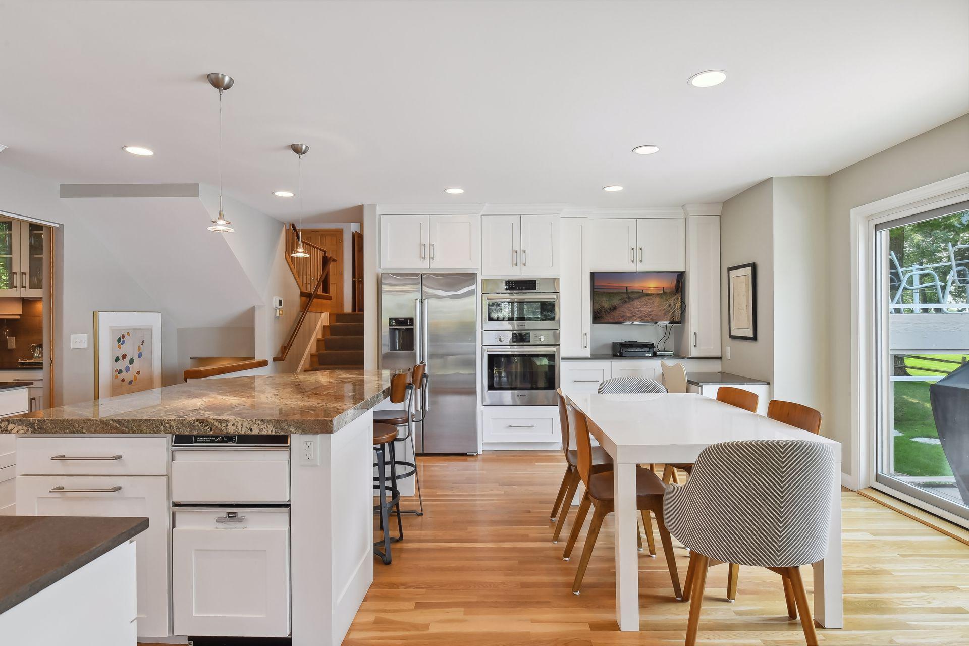 Stainless steel appliances, and eat-in dining area.