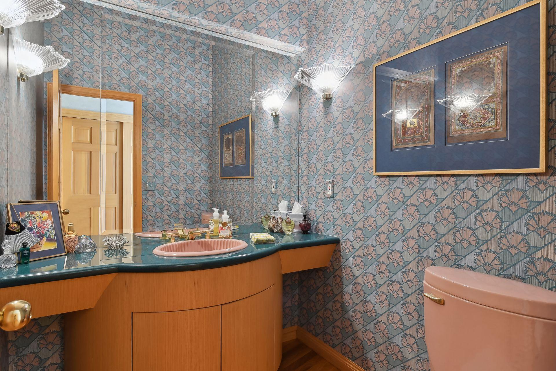 Pretty powder bath on the main level