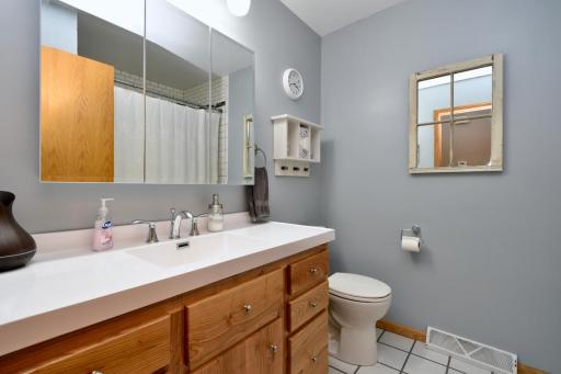 15 Shared Bathroom I.jpg