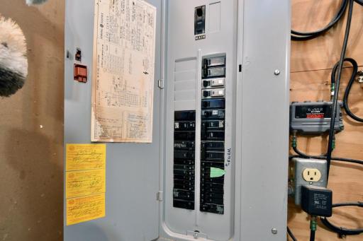 33 Electrical Panel.jpg