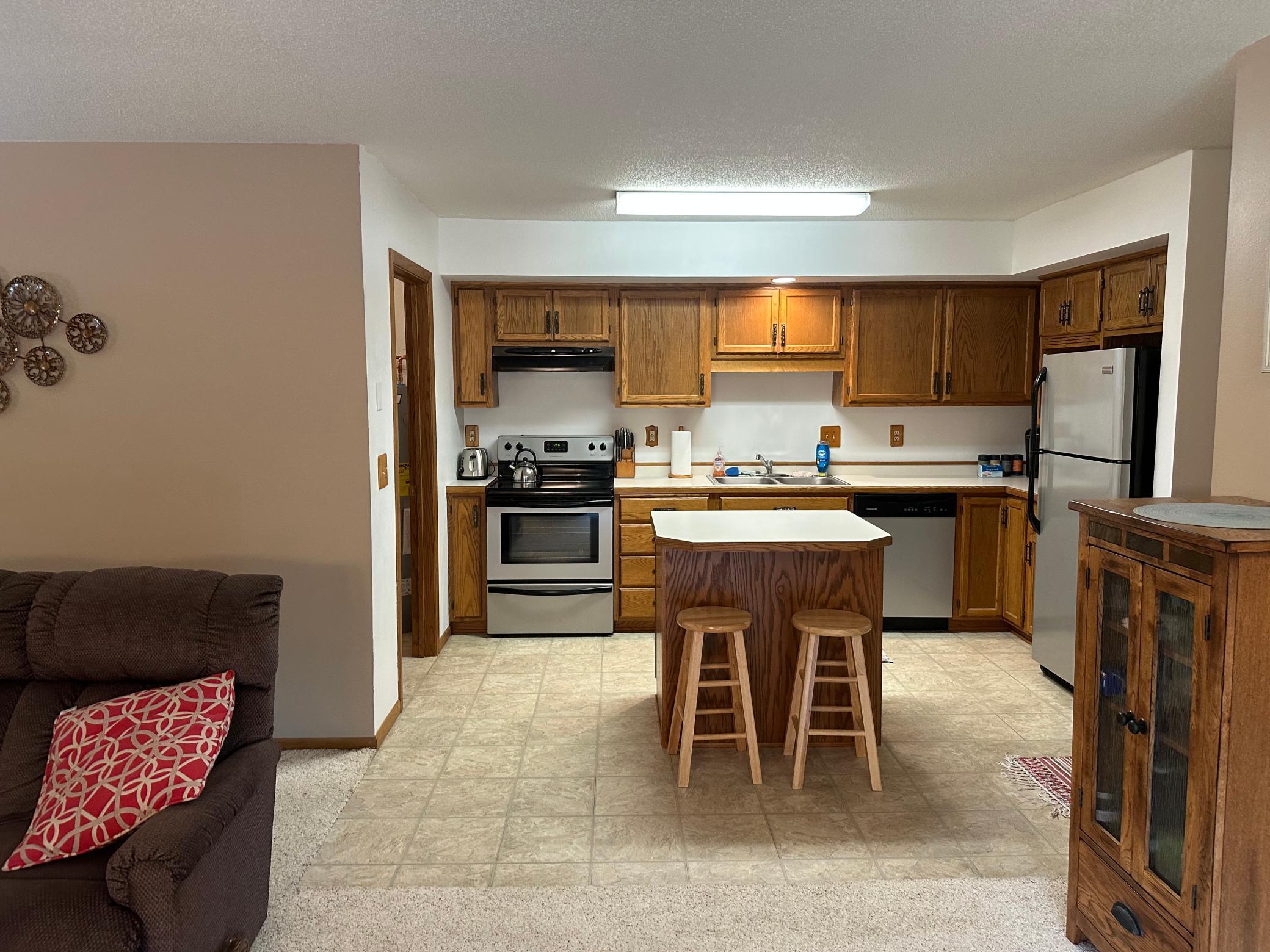 Open kitchen to laundry.jpg