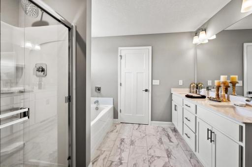 Photo of identical Lewis floorplan. Actual home finishes may vary.