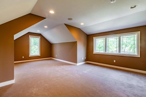 Large bonus room could be the 4th bedroom or excercise area