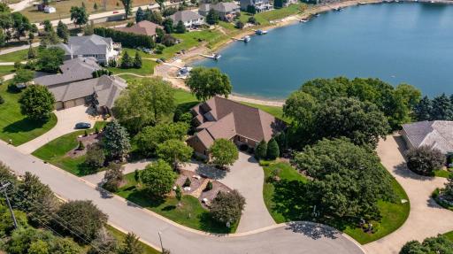 Half circle driveway for plenty of guest parking