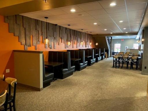 Main Dining Room - 5 ) 4 person booths.jpg