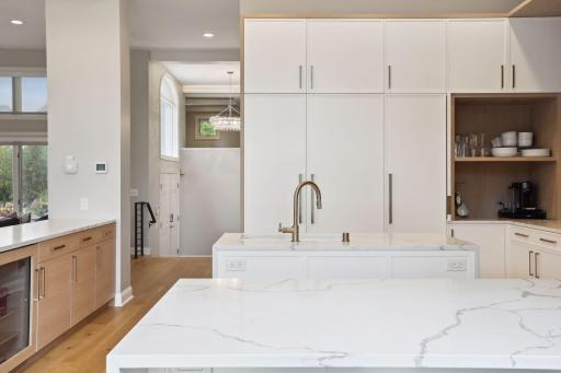 Perfectly appointed kitchen for cooking and entertaining