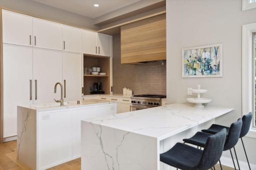 Perfectly appointed kitchen for cooking and entertaining