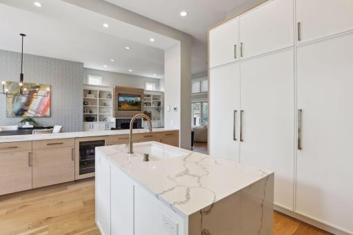 Perfectly appointed kitchen for cooking and entertaining