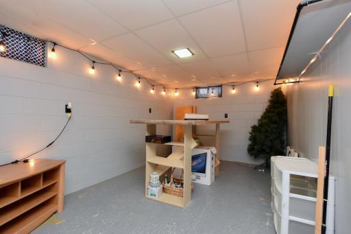 21 LL Family Room II.jpg