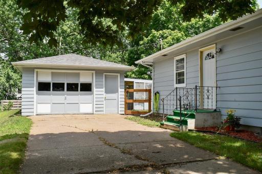 33 Garage & Side Entrance.jpg