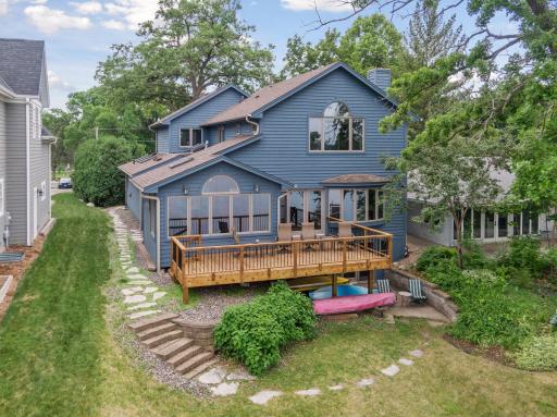 250 Peninsula Road, Medicine Lake, MN 55441
