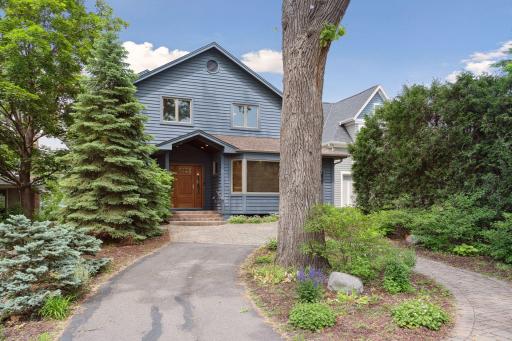 250 Peninsula Road, Medicine Lake, MN 55441