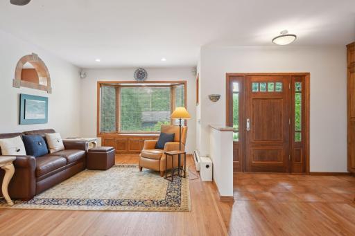 250 Peninsula Road, Medicine Lake, MN 55441