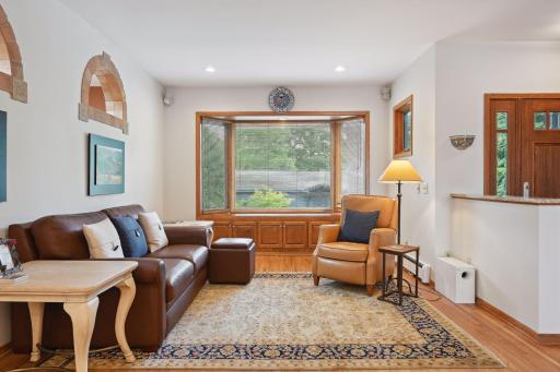 250 Peninsula Road, Medicine Lake, MN 55441