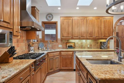 250 Peninsula Road, Medicine Lake, MN 55441
