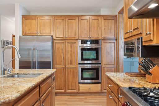 250 Peninsula Road, Medicine Lake, MN 55441