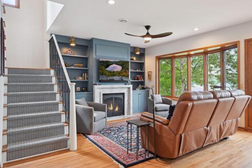 250 Peninsula Road, Medicine Lake, MN 55441