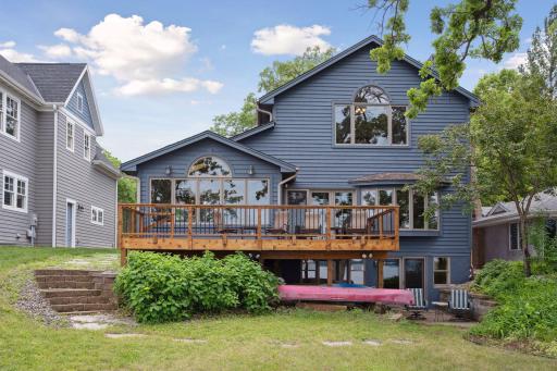 250 Peninsula Road, Medicine Lake, MN 55441