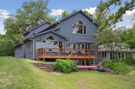 250 Peninsula Road, Medicine Lake, MN 55441