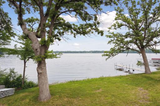 250 Peninsula Road, Medicine Lake, MN 55441