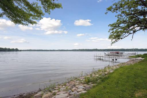 250 Peninsula Road, Medicine Lake, MN 55441