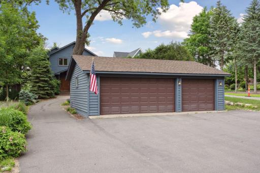 250 Peninsula Road, Medicine Lake, MN 55441