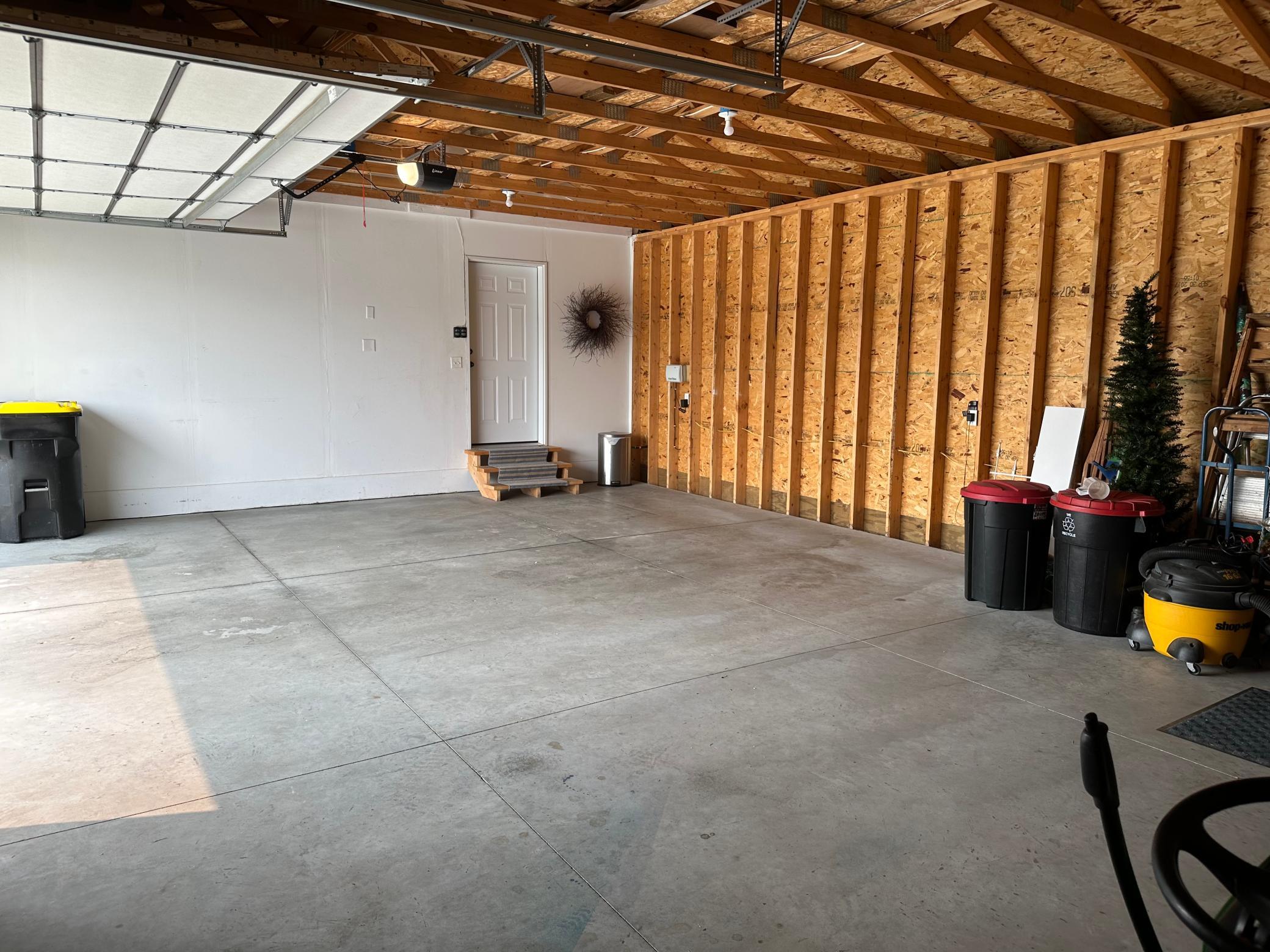 3 car garage.jpg