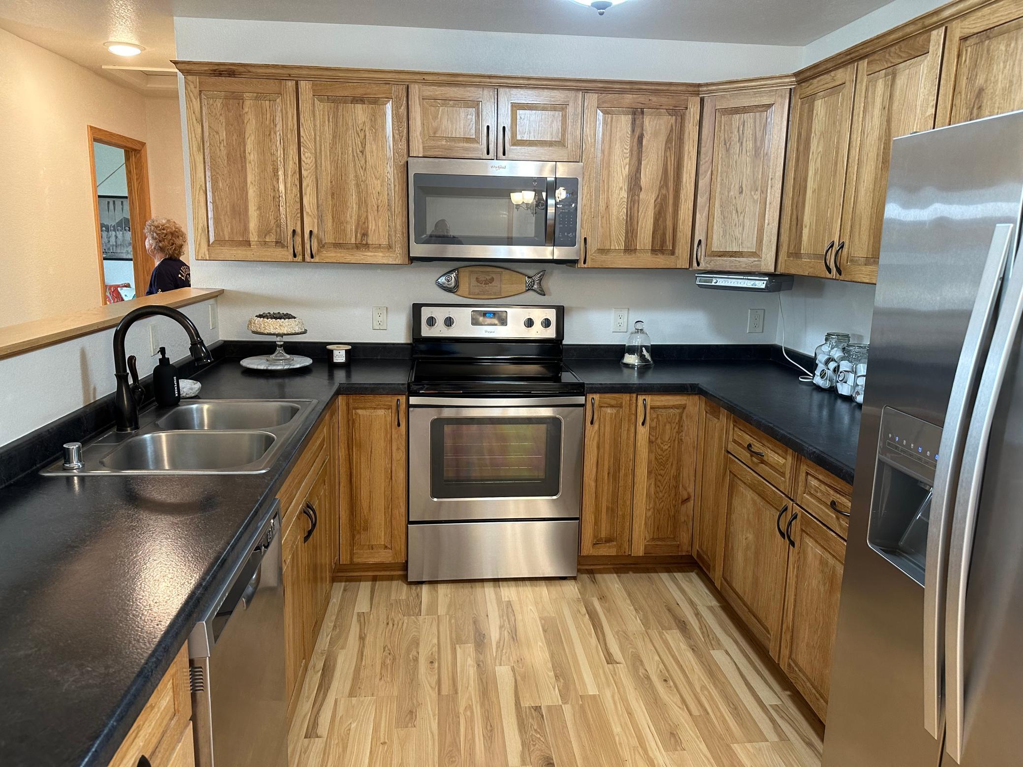 Kitchen 2.jpg