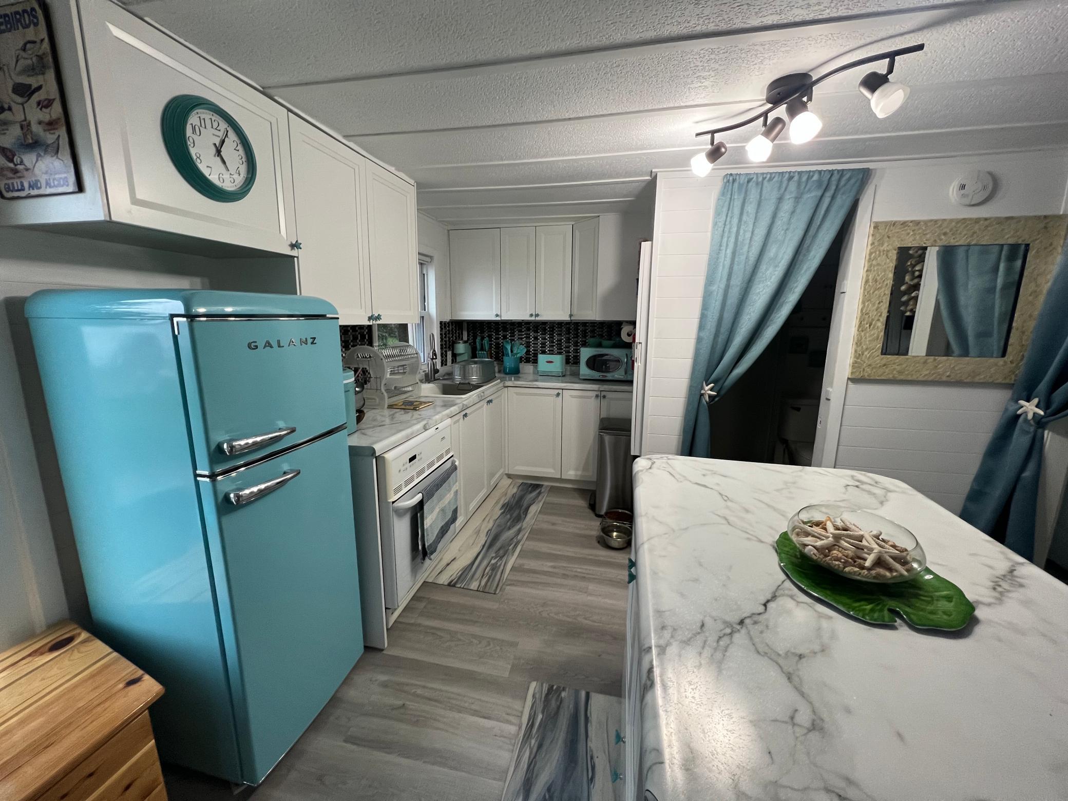 5 Kitchen.JPG