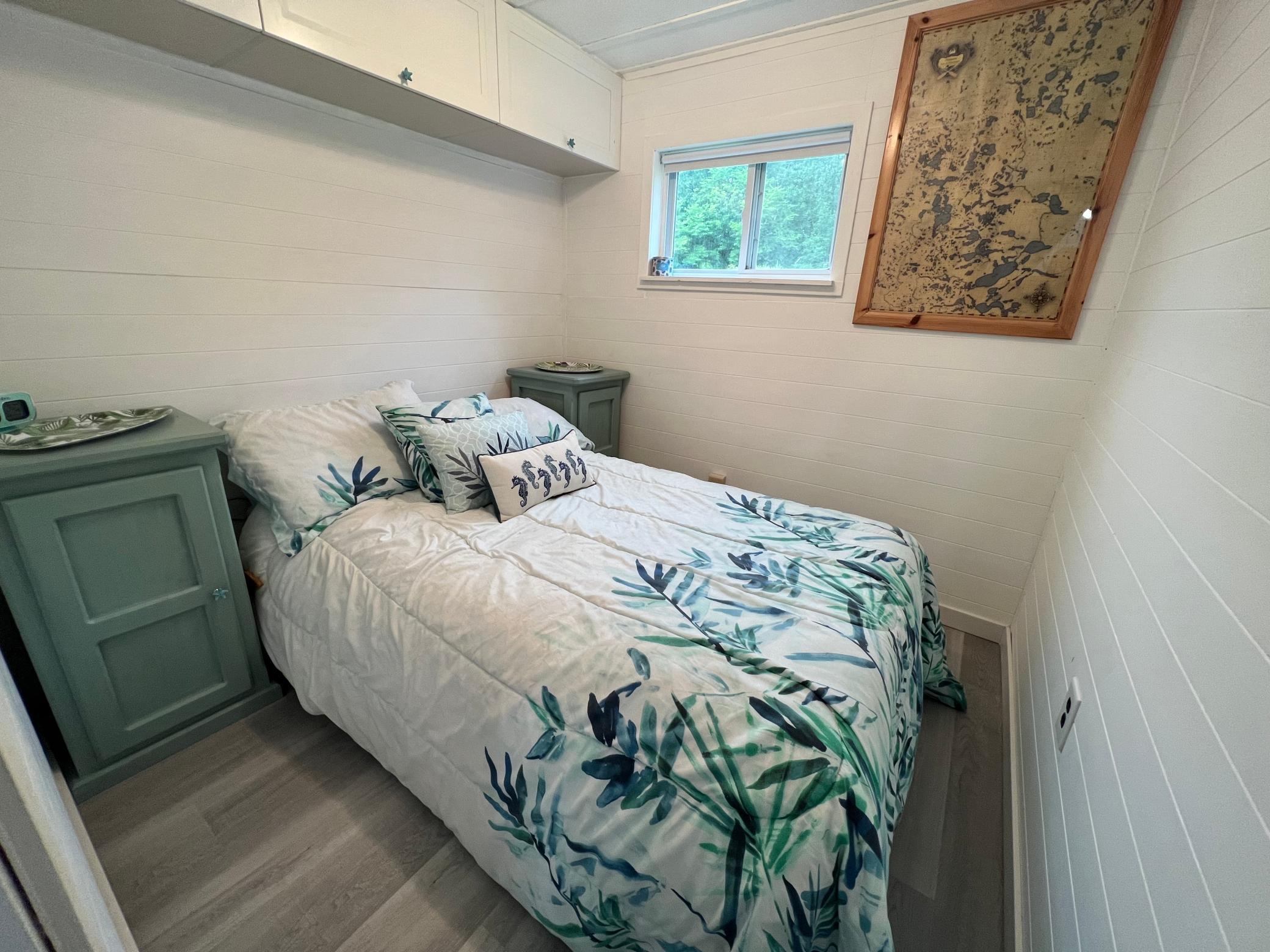 10 Bed Room.JPG