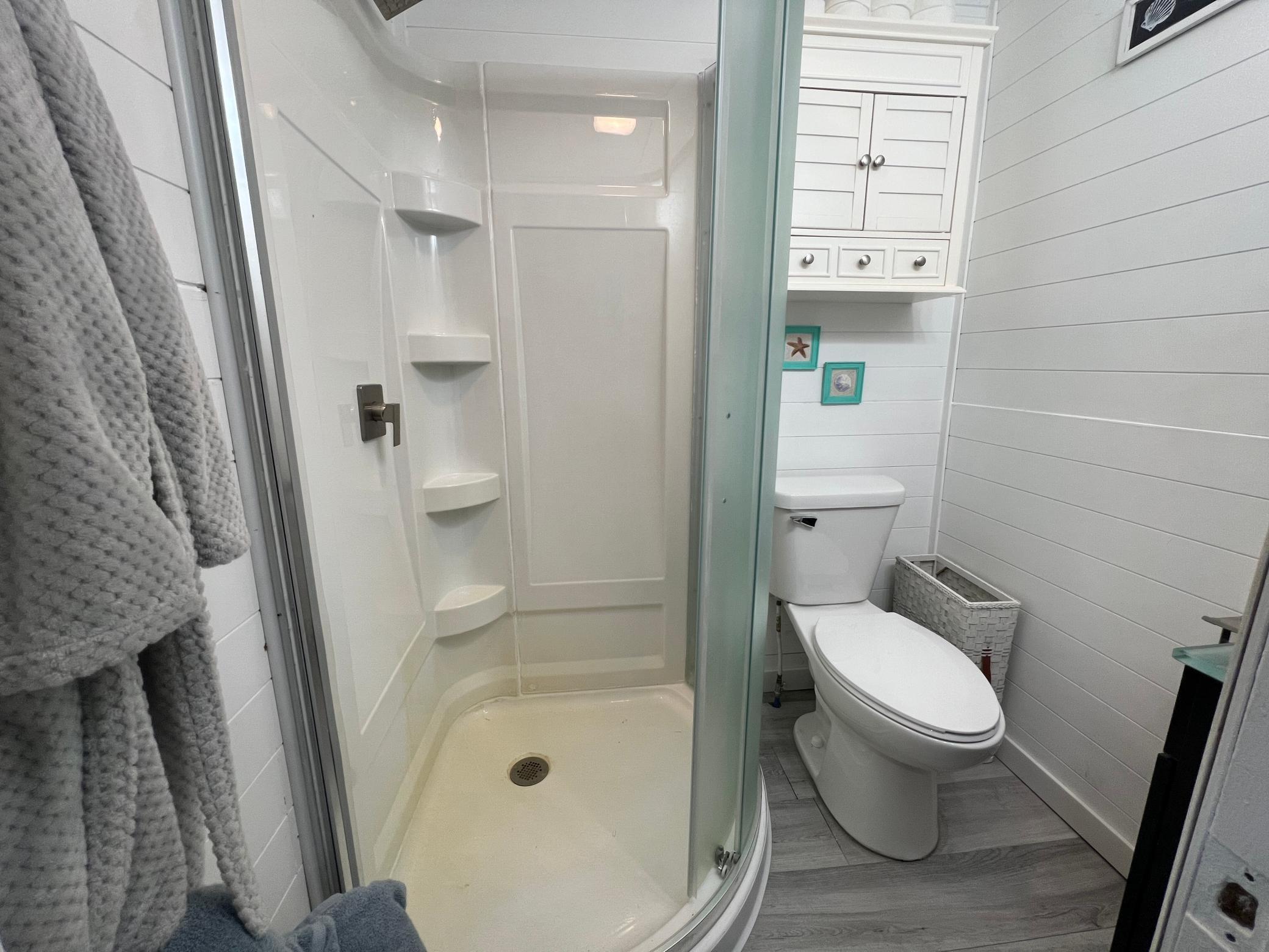 17 Bathroom.JPG