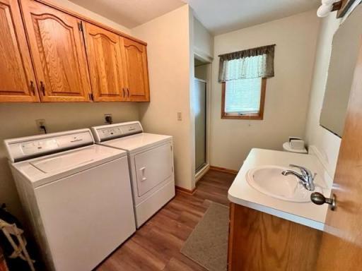 Bath/Laundry Main Floor