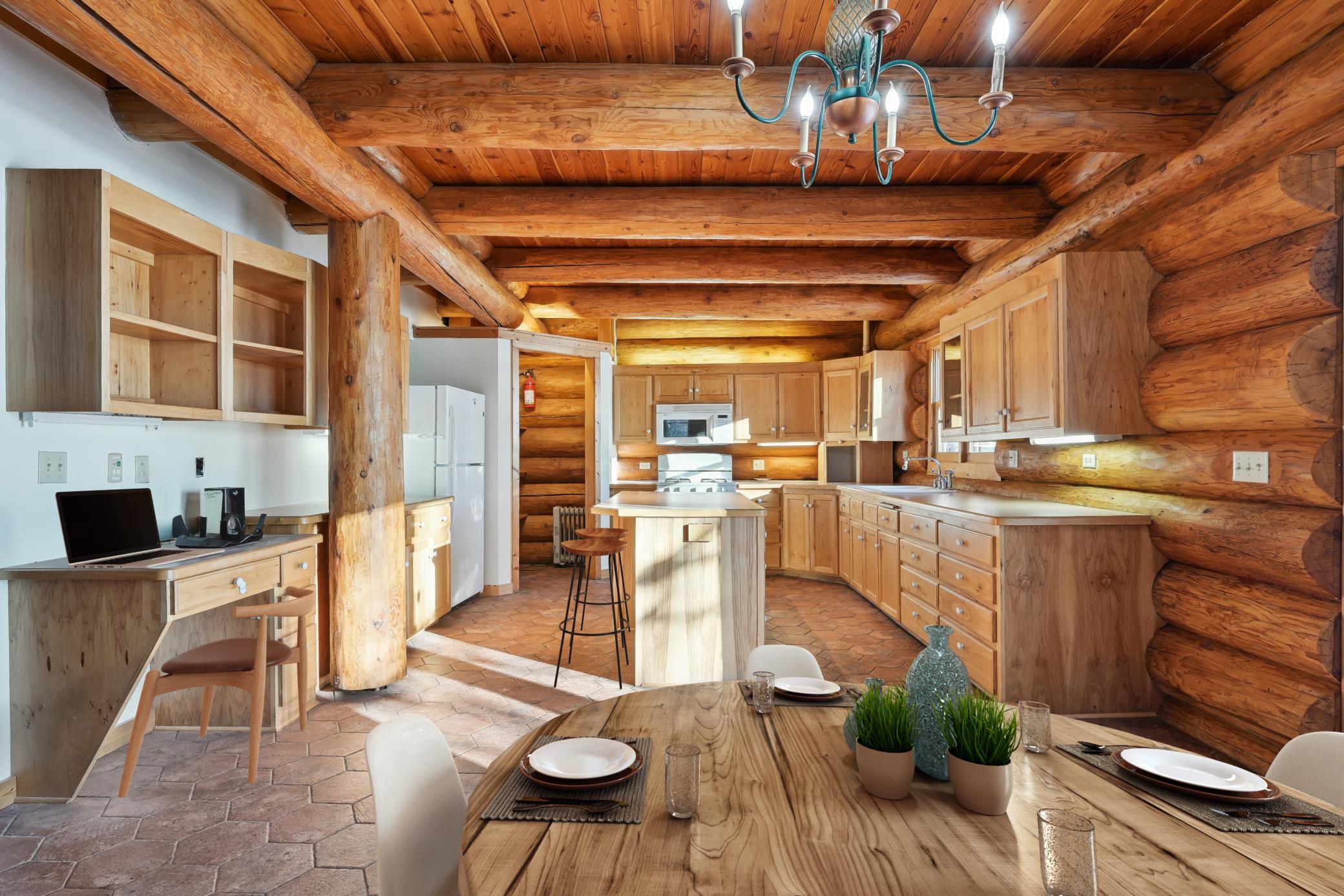 Kitchen with dining space *virtual Stage