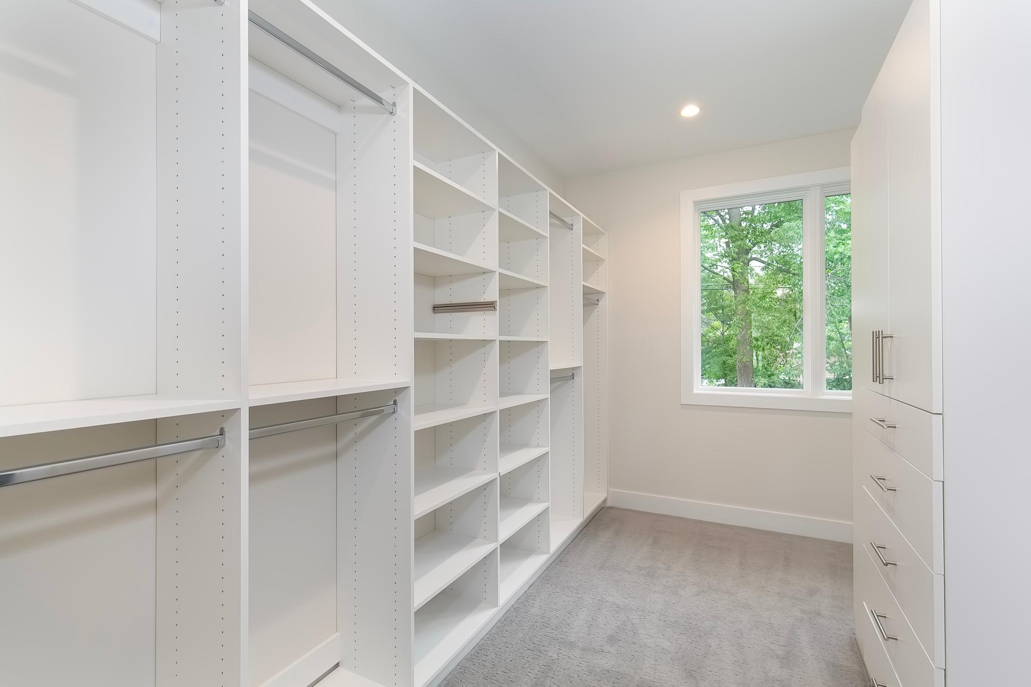 Primarty suite closet