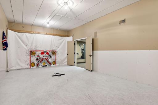 37 Spyglass Place, Saint Paul, MN 55110