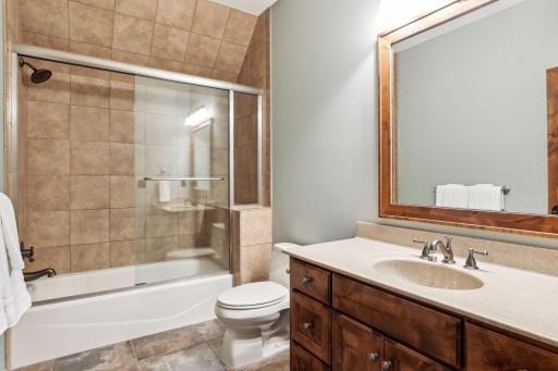 37 Spyglass Place, Saint Paul, MN 55110