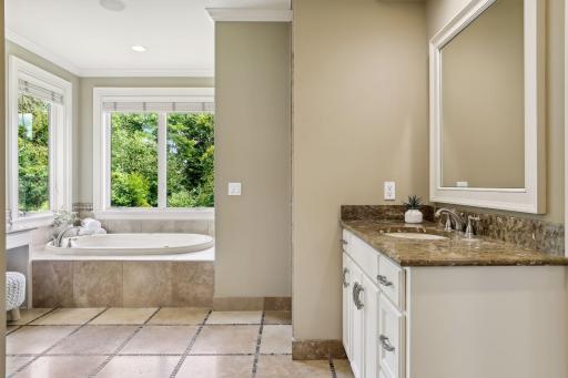 37 Spyglass Place, Saint Paul, MN 55110