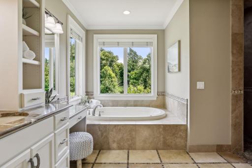 37 Spyglass Place, Saint Paul, MN 55110