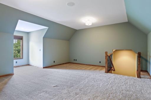 37 Spyglass Place, Saint Paul, MN 55110