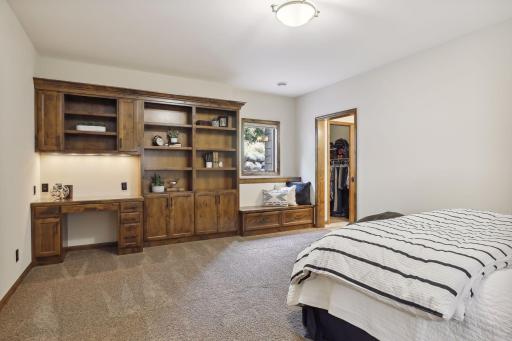 37 Spyglass Place, Saint Paul, MN 55110