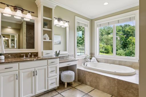 37 Spyglass Place, Saint Paul, MN 55110